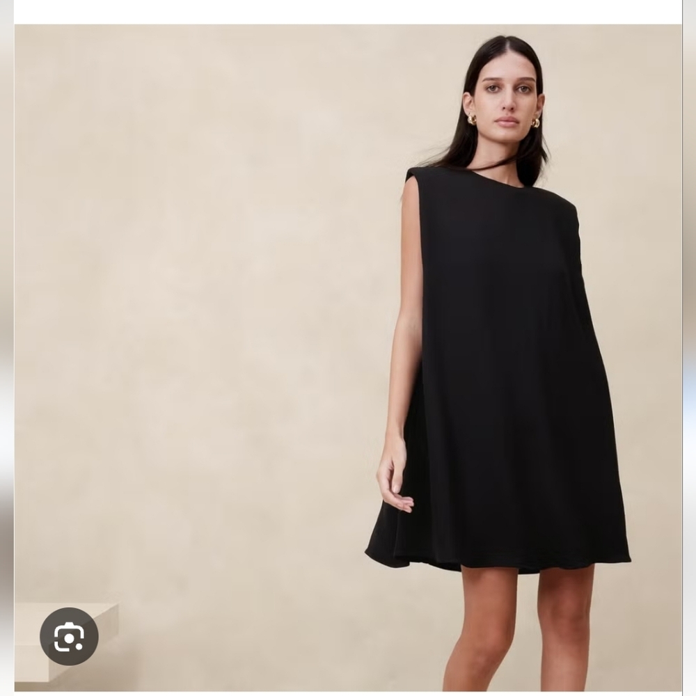 NWT.Banana Republic wyth shoulder pads Black Dress.